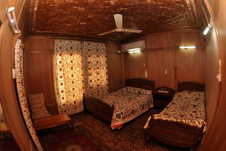 Peace of Mind Houseboat, Srinagar 5